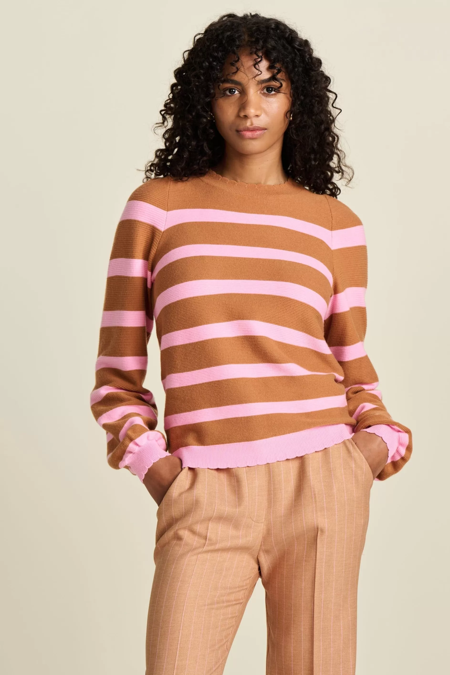 POM Amsterdam TRUI Striped Sugar Brown | Truien & Vesten